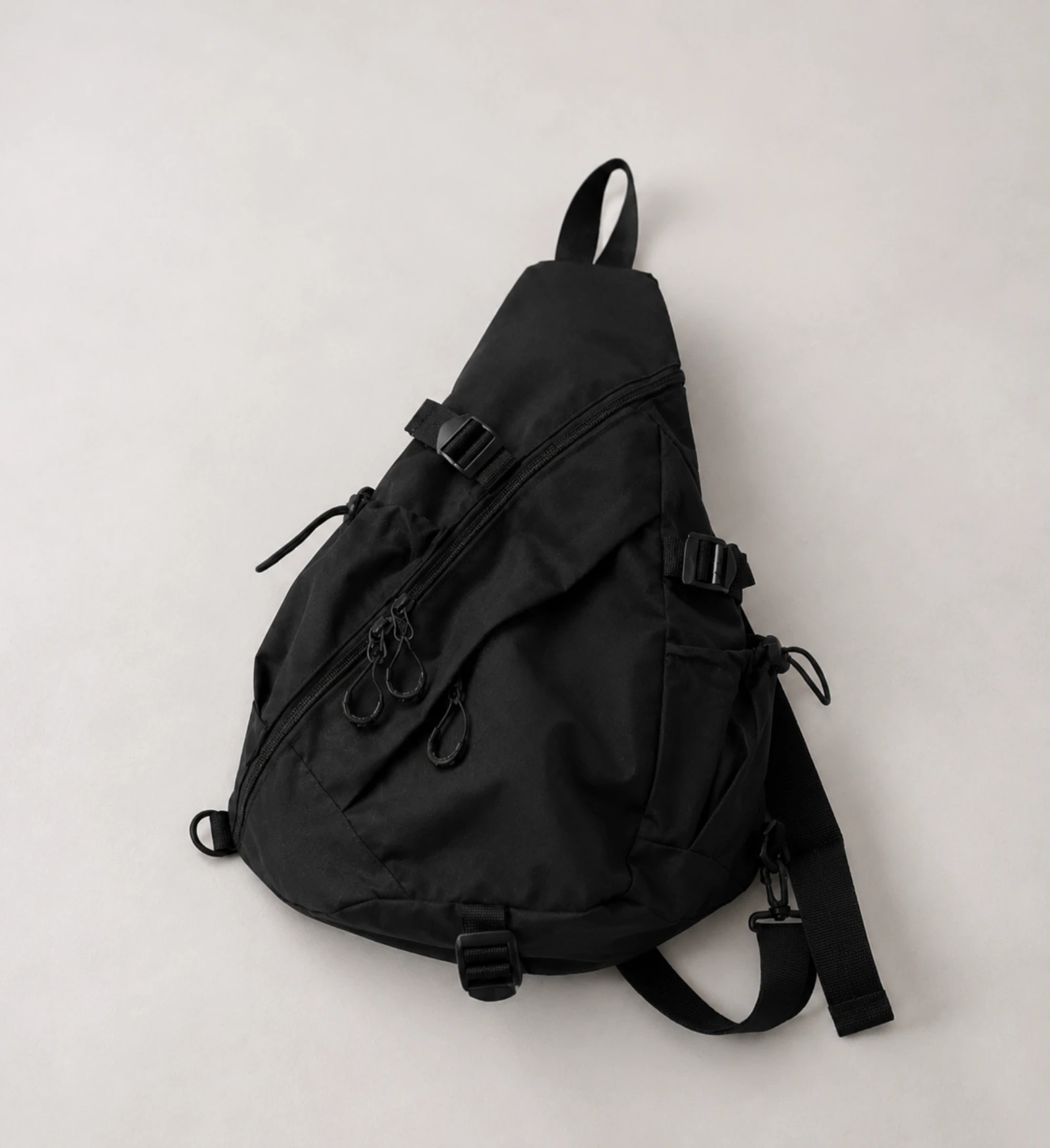 Sac bandoulière noir minimaliste multi-poches – pratique & stylé au quotidien